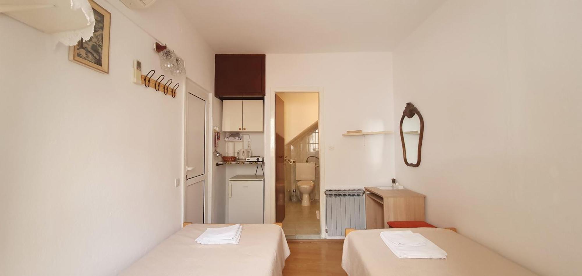 Juric - 2 A Lovely For 2 Apartment